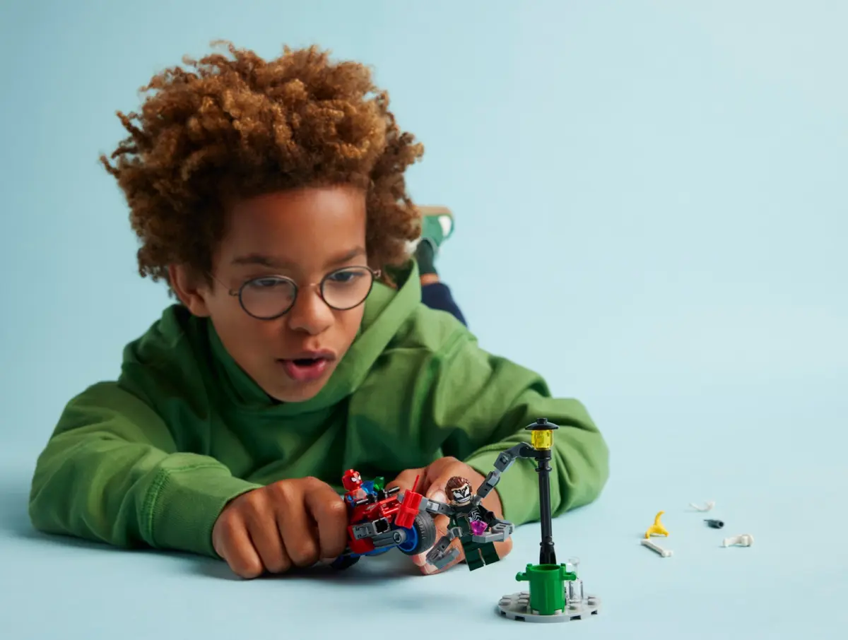 LEGO Marvel Super Heroes 76275 Motorcycle Chase: Spider-Man vs. Doc Ock set, image 7