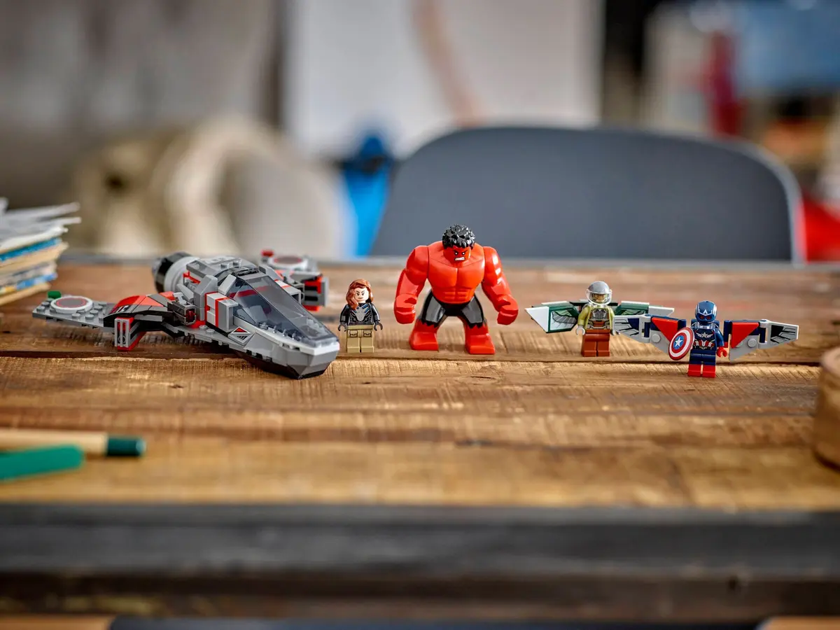 LEGO Marvel Super Heroes 76292 Captain America vs. Red Hulk Battle set, image 6