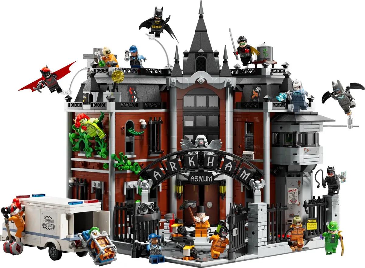 LEGO DC Comics Super Heroes 76300 Arkham Asylum set