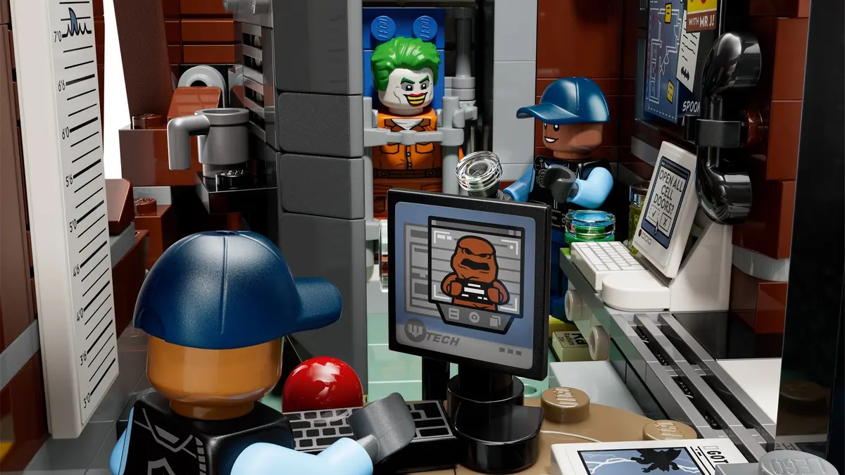 LEGO DC Comics Super Heroes 76300 Arkham Asylum set, image 14