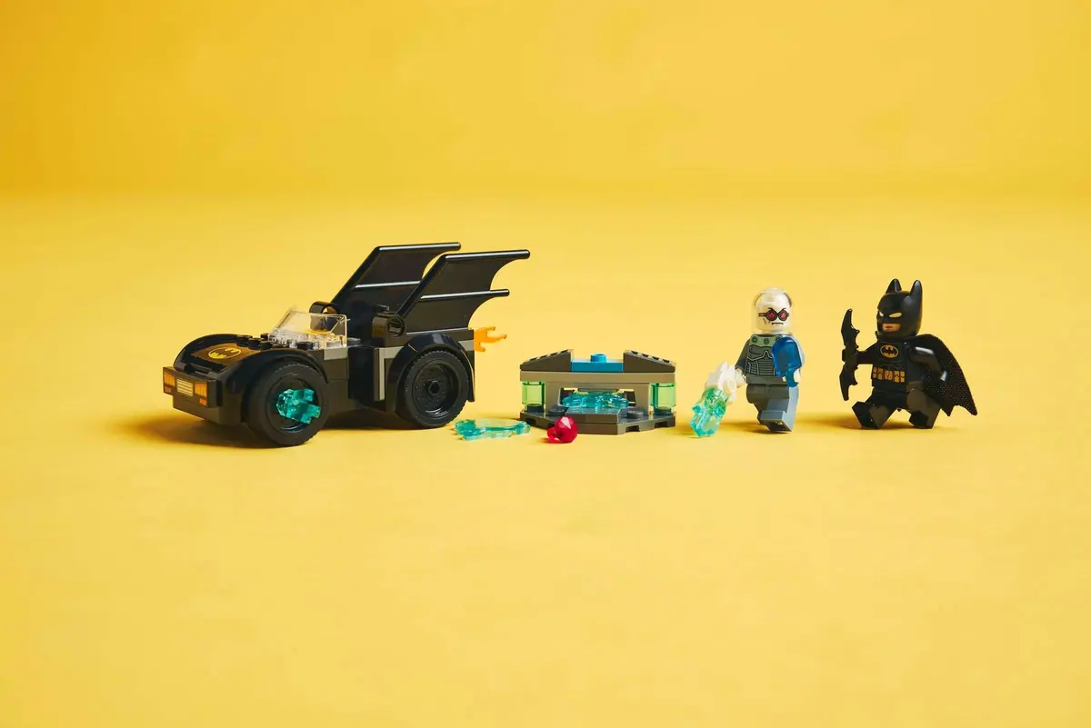LEGO DC Comics Super Heroes 76301 Batman & Batmobile vs. Mr. Freeze set, image 6