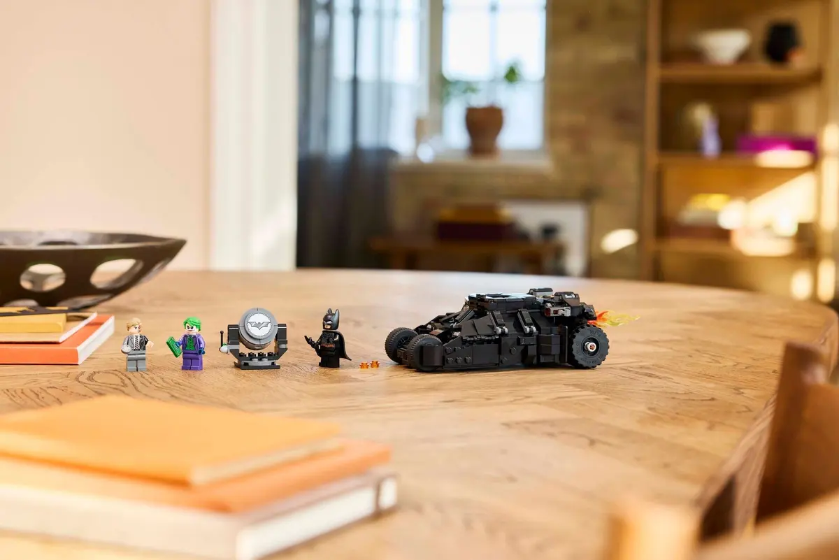 LEGO DC Comics Super Heroes 76303 Batman Tumbler vs. Two-Face & The Joker set, image 6