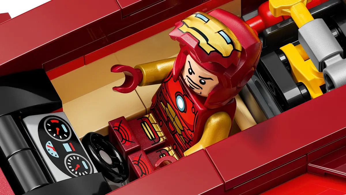 LEGO Marvel Super Heroes 76310 Iron Man Car & Black Panther vs. Red Hulk set, image 10
