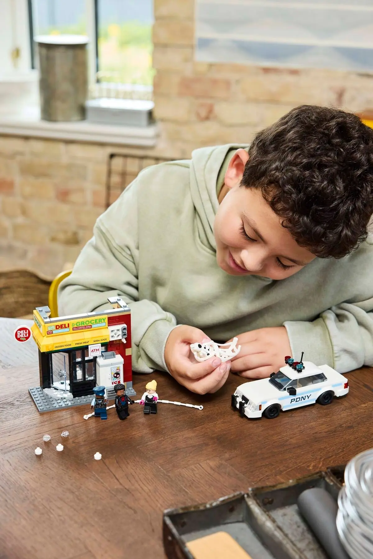 LEGO Marvel Super Heroes 76311 Miles Morales vs. the Spot set, image 4