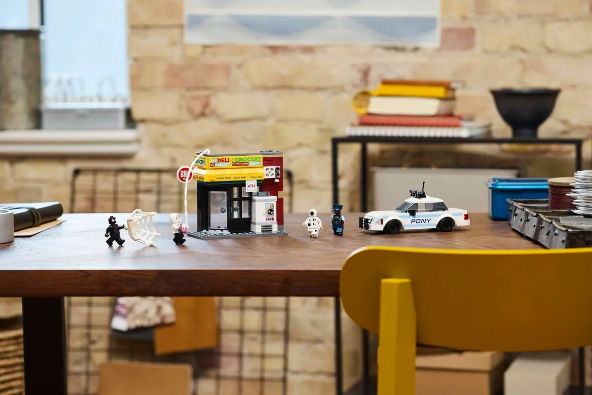 LEGO Marvel Super Heroes 76311 Miles Morales vs. the Spot set, image 6