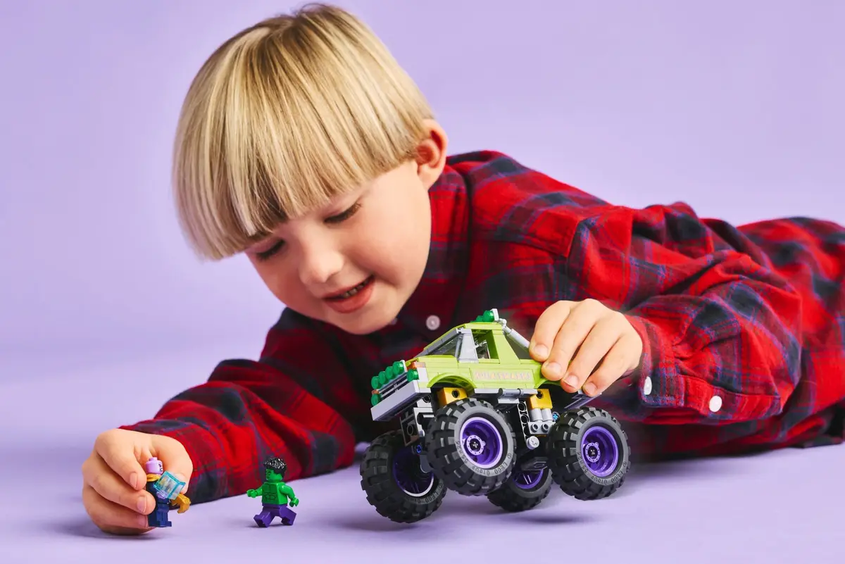 LEGO Marvel Super Heroes 76312 The Hulk Truck vs. Thanos set, image 6