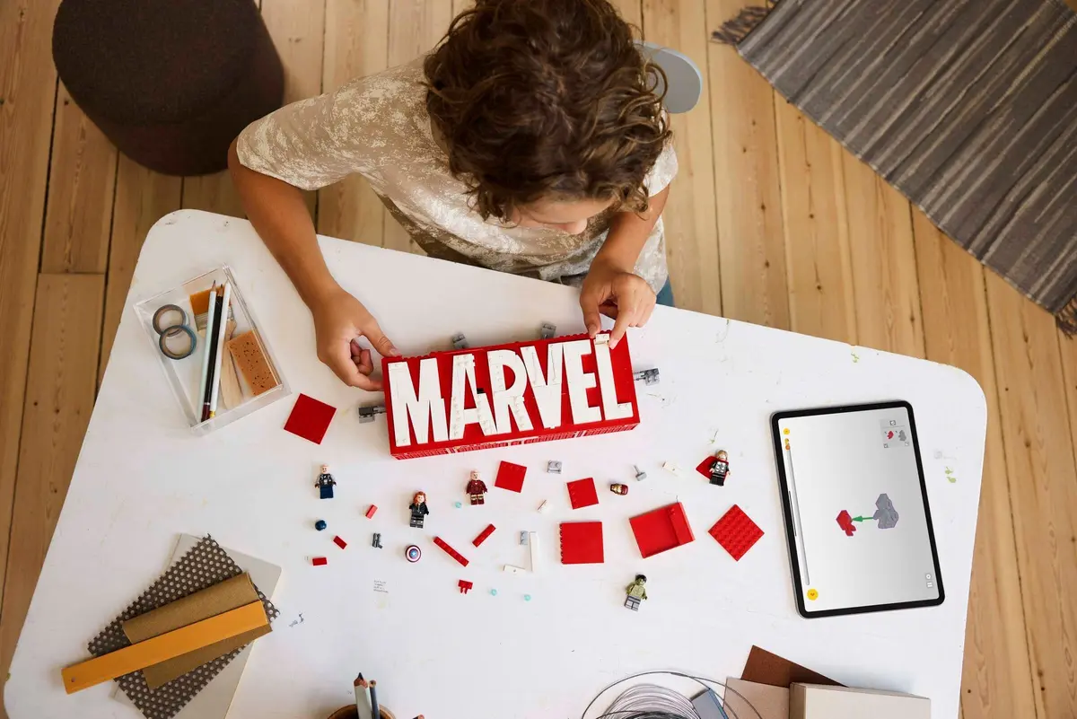 LEGO Marvel Super Heroes 76313 MARVEL Logo set, image 4