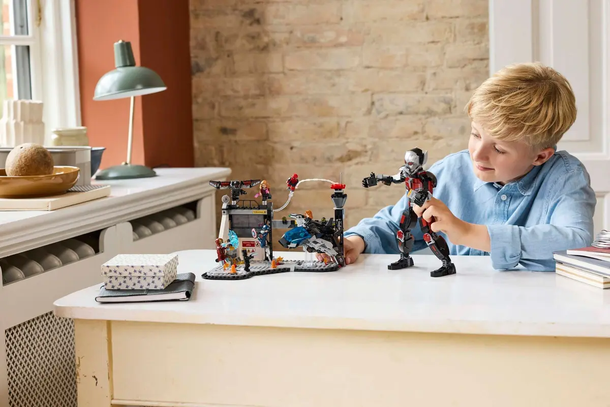LEGO Marvel Super Heroes 76314 Captain America: Civil War Battle set, image 7