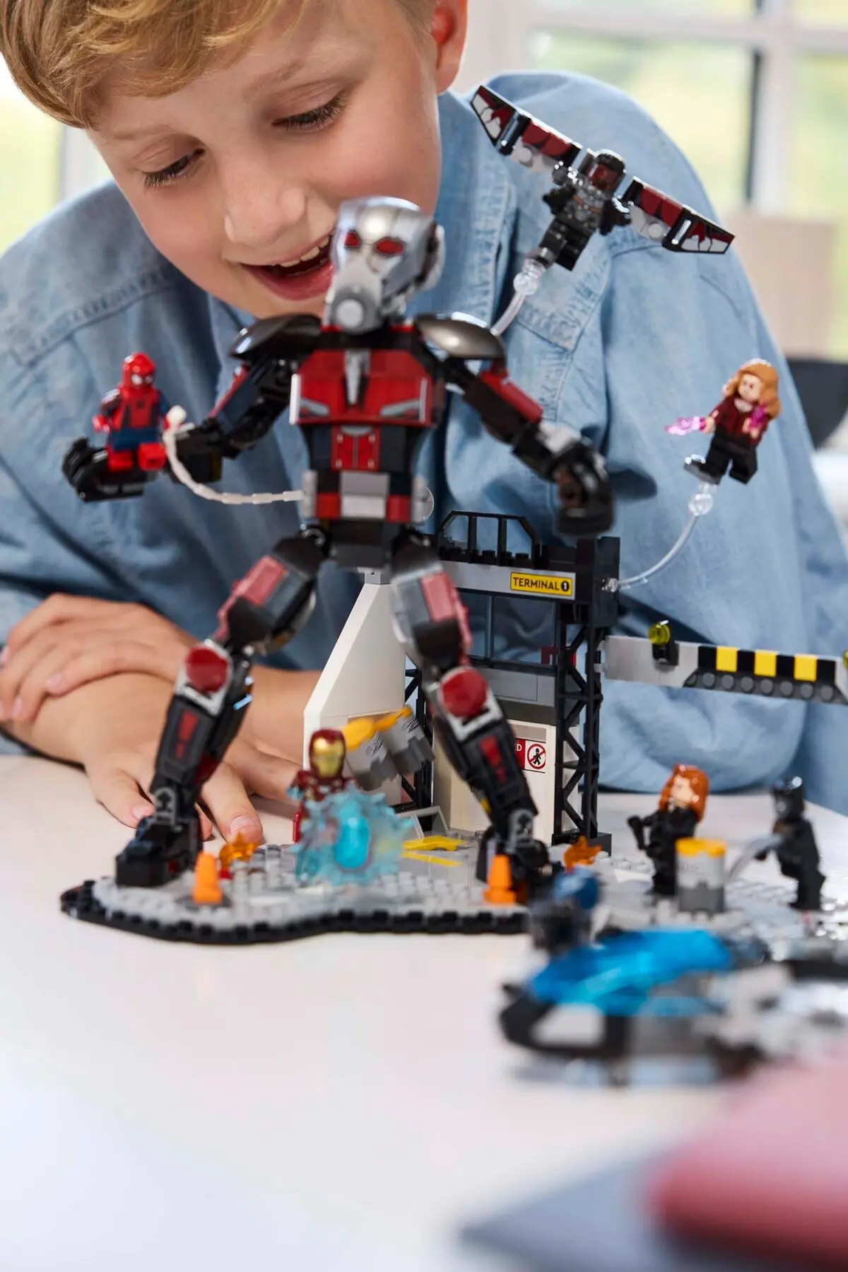 LEGO Marvel Super Heroes 76314 Captain America: Civil War Battle set, image 4