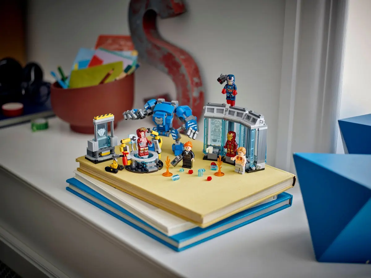 LEGO Marvel Super Heroes 76315 Iron Man's Laboratory: Hall of Armor set, image 6