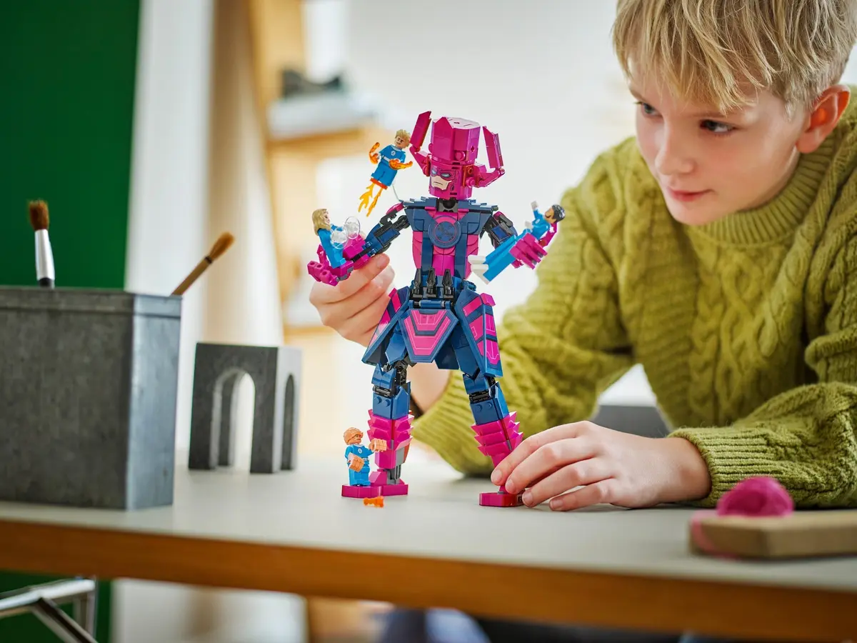 LEGO Marvel Super Heroes 76316 Fantastic Four vs. Galactus Construction Figure set, image 6