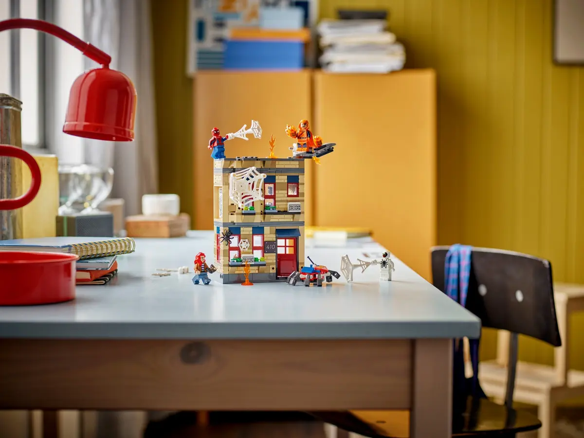 LEGO Marvel Super Heroes 76317 Peter Parker's Apartment set, image 6