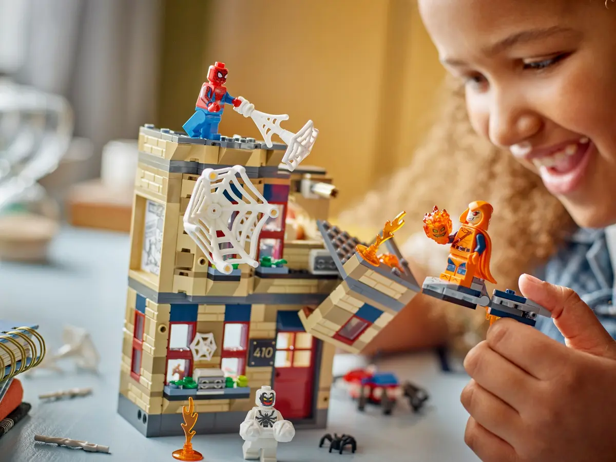 LEGO Marvel Super Heroes 76317 Peter Parker's Apartment set, image 5