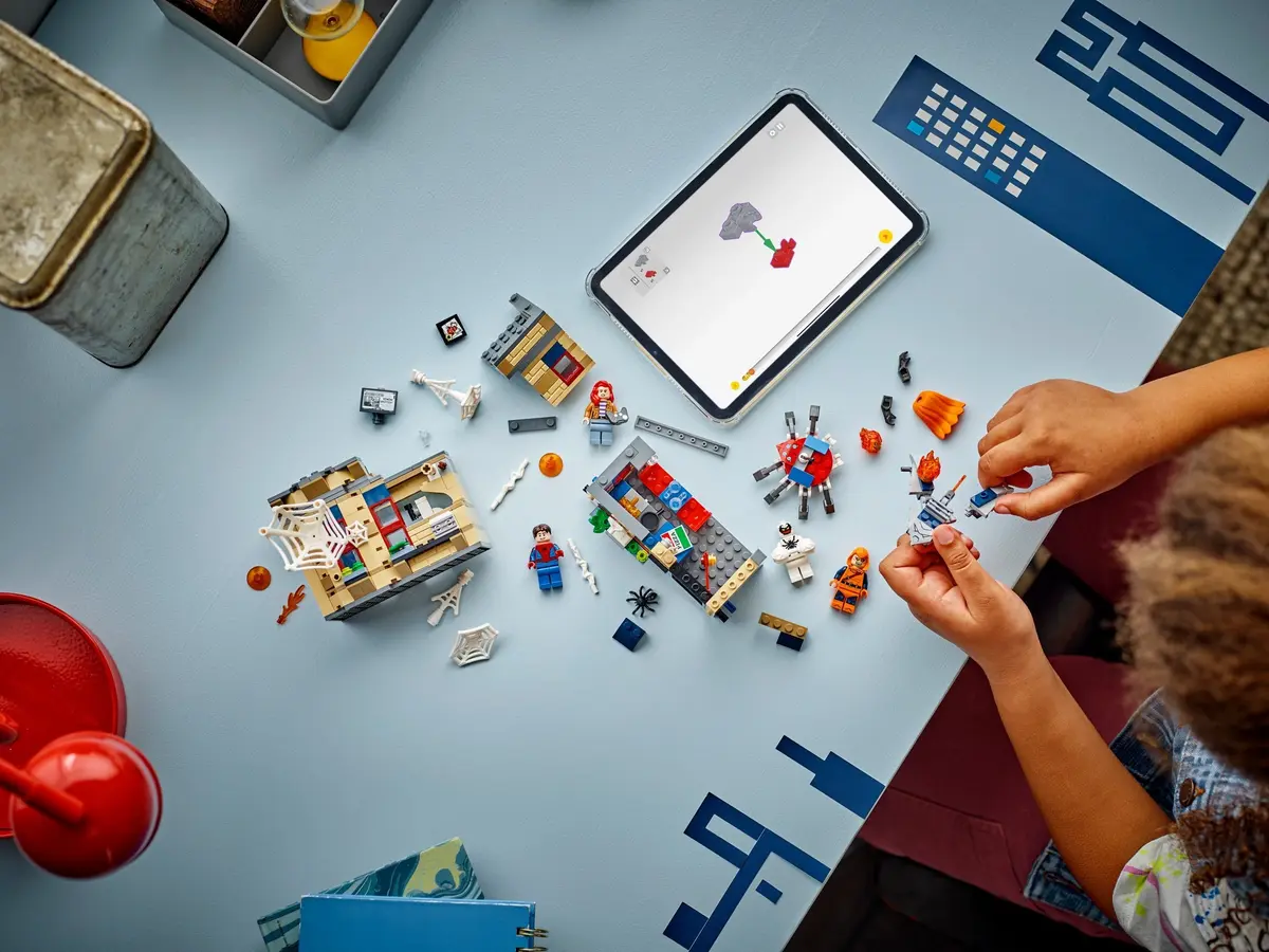 LEGO Marvel Super Heroes 76317 Peter Parker's Apartment set, image 3