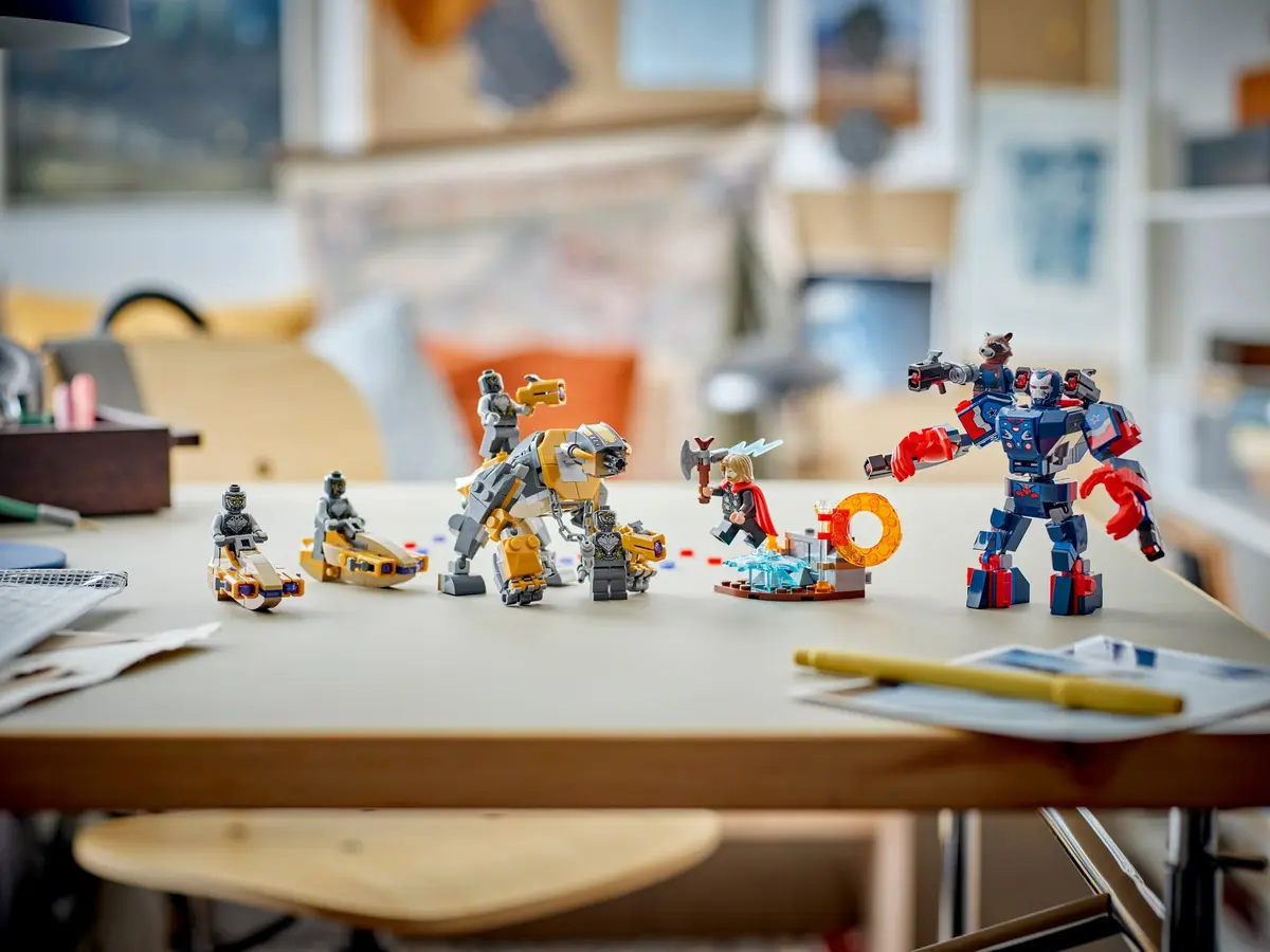 LEGO Marvel Super Heroes 76322 Avengers: Endgame Thor vs. Chitauri set, image 6