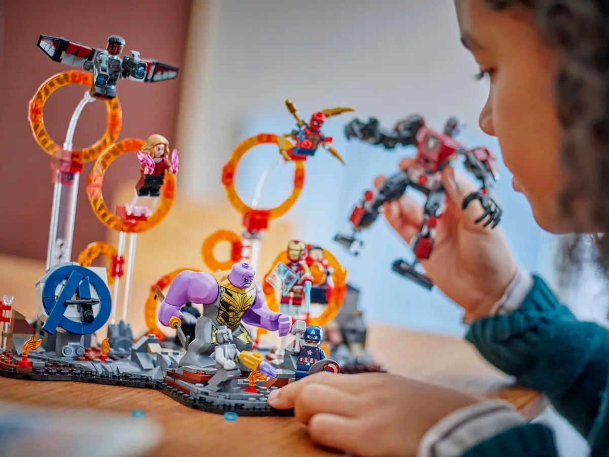 LEGO Marvel Super Heroes 76323 Avengers: Endgame Final Battle set, image 4