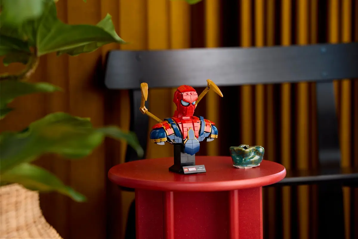 LEGO Marvel Super Heroes 76326 Iron Spider-Man Bust set, image 8