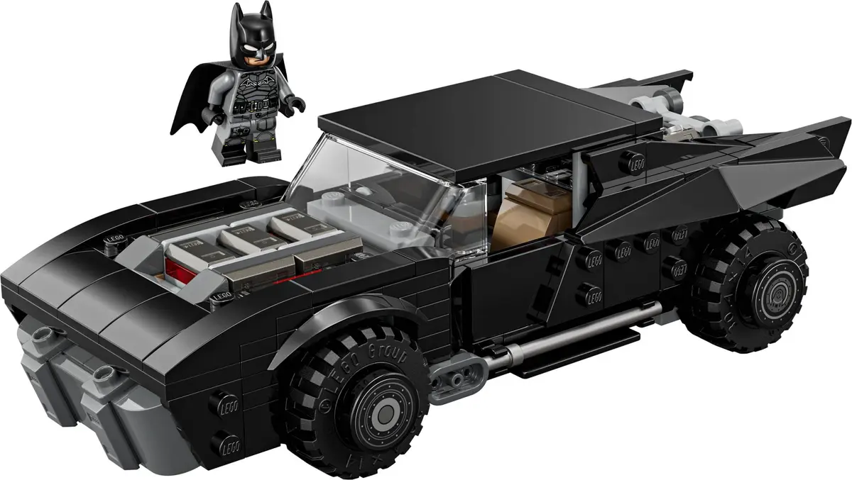 LEGO DC Comics Super Heroes 76332 The Batman Batmobile set, image 5