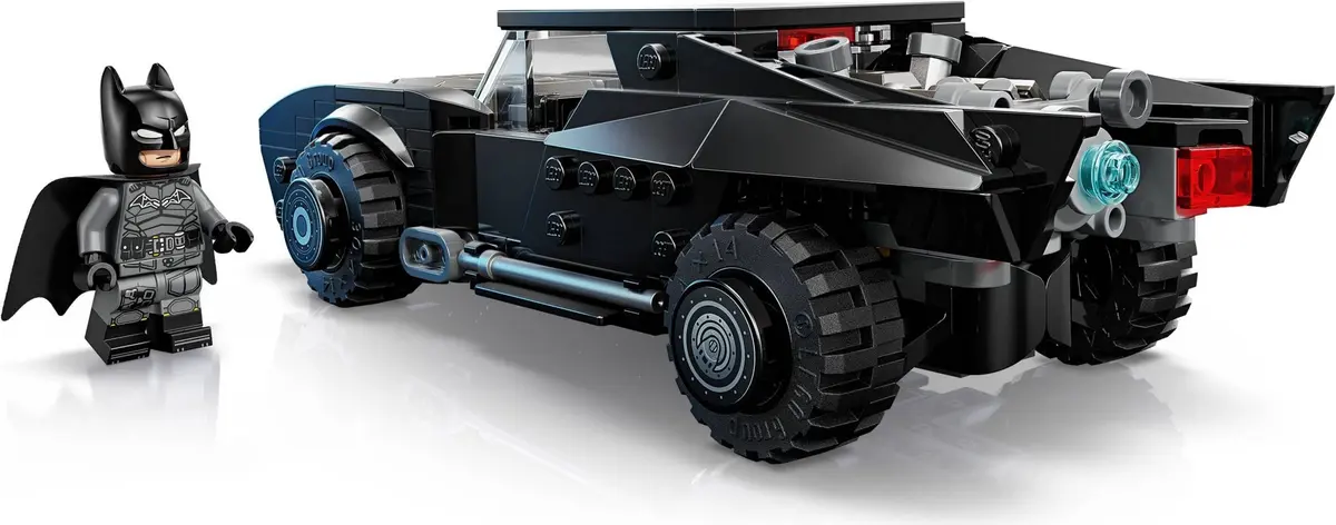LEGO DC Comics Super Heroes 76332 The Batman Batmobile set, image 7