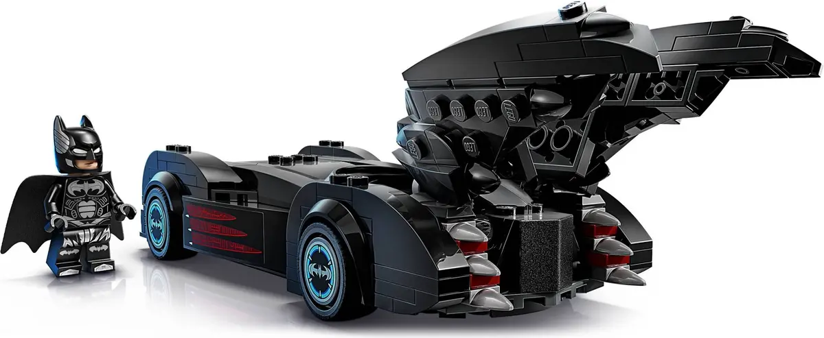 LEGO DC Comics Super Heroes 76333 Batman & Robin Batmobile set, image 7