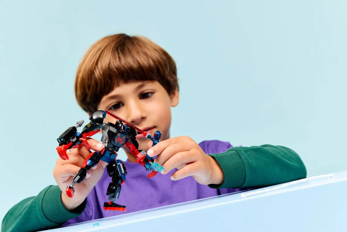 LEGO Marvel Super Heroes 76337 Miles Morales Mech vs. Spider-Man 2099 set, image 5