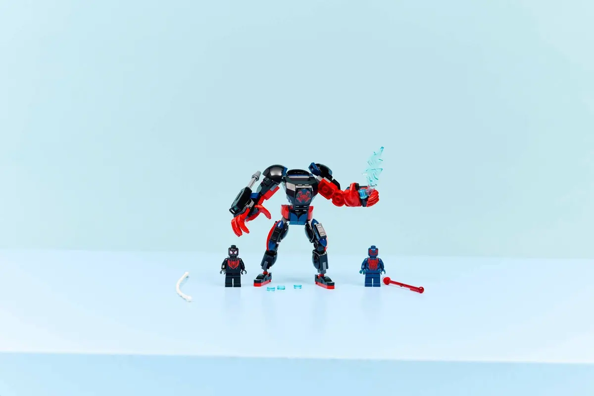LEGO Marvel Super Heroes 76337 Miles Morales Mech vs. Spider-Man 2099 set, image 7