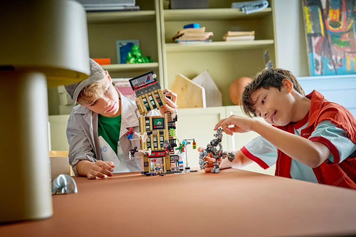 LEGO Marvel Super Heroes 76342 Spider-Man vs. Mysterio: The Daily Bugle set, image 17