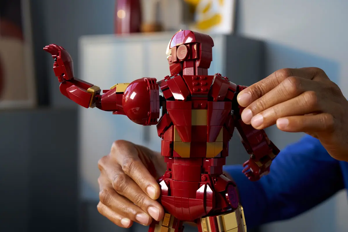 LEGO Marvel Super Heroes 76344 Iron Man Mark 3 Collectors' Edition set, image 7
