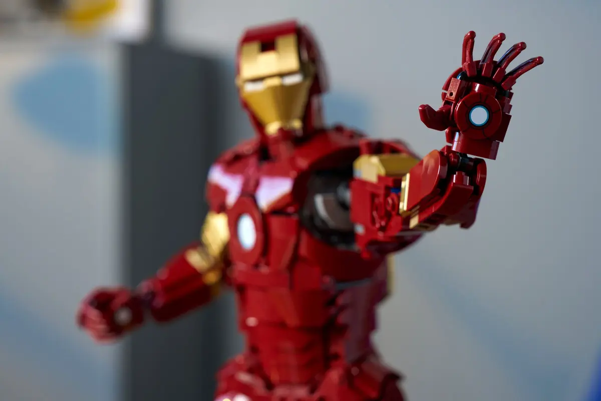LEGO Marvel Super Heroes 76344 Iron Man Mark 3 Collectors' Edition set, image 5