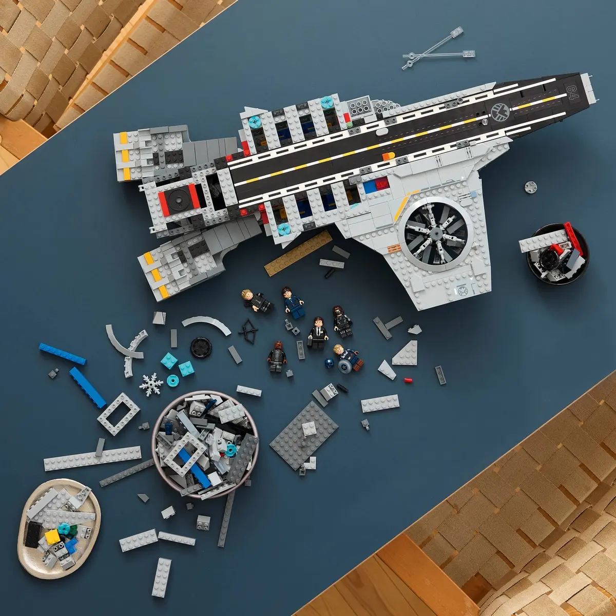 LEGO Marvel Super Heroes 76354 S.H.I.E.L.D. Helicarrier set, image 13