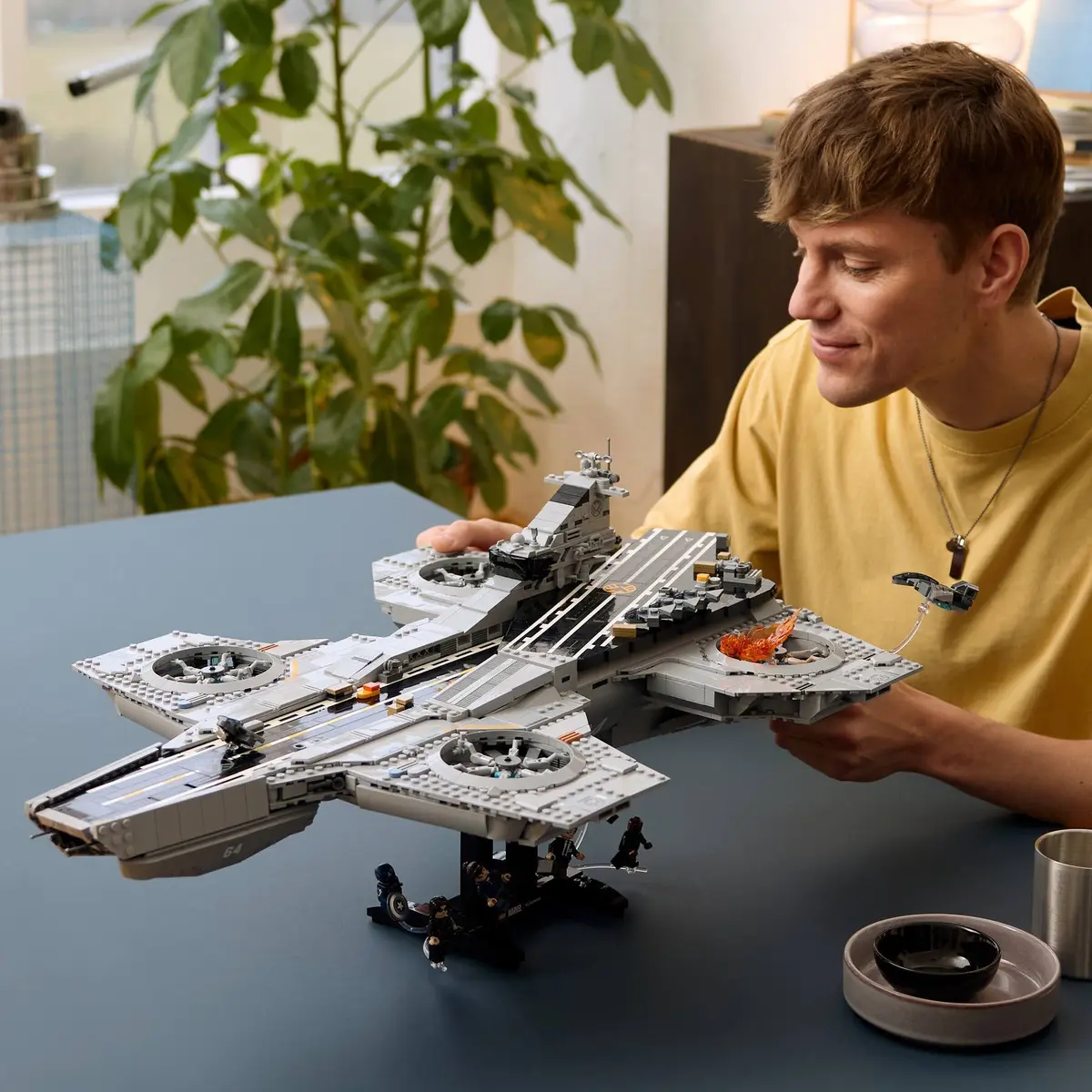 LEGO Marvel Super Heroes 76354 S.H.I.E.L.D. Helicarrier set, image 14