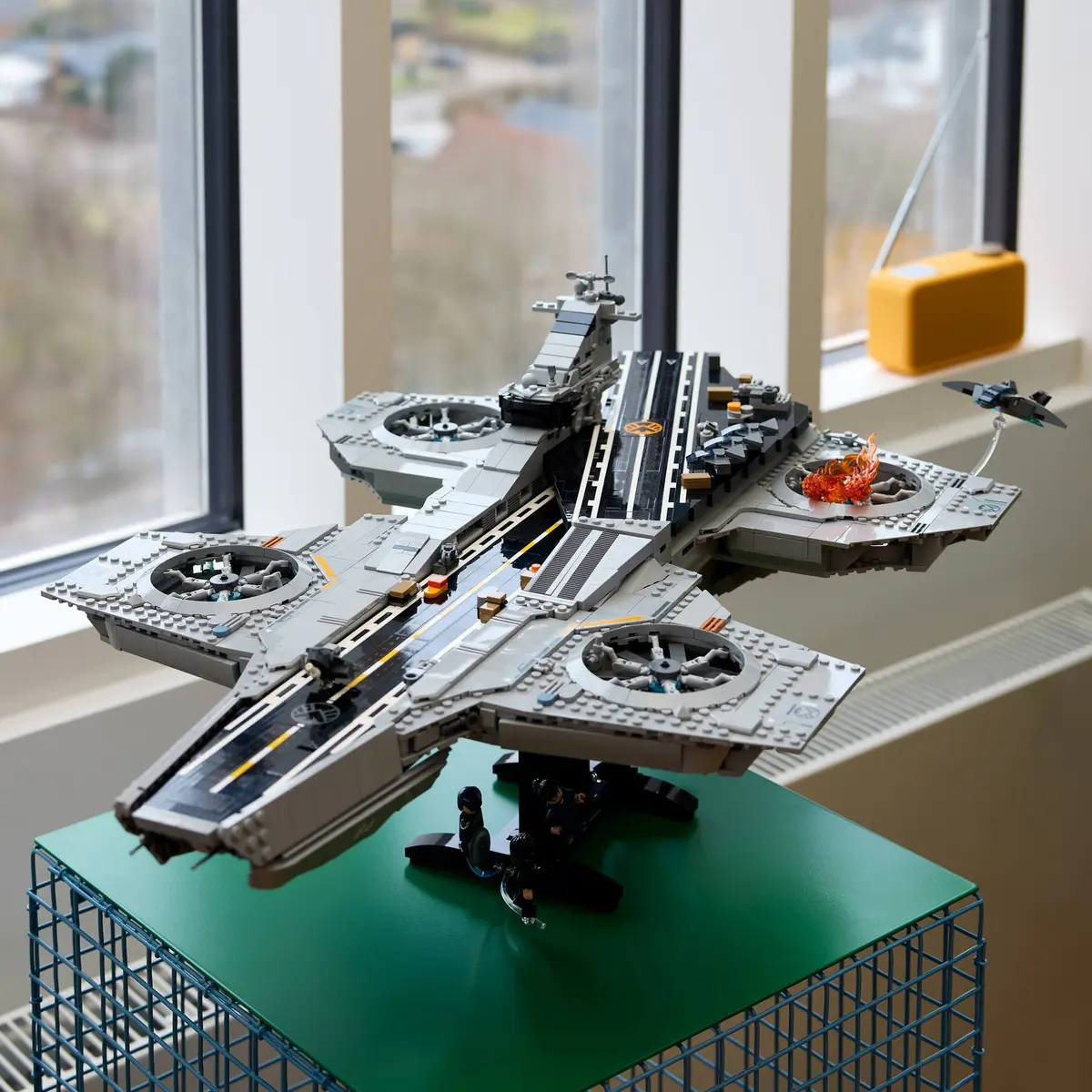 LEGO Marvel Super Heroes 76354 S.H.I.E.L.D. Helicarrier set, image 17