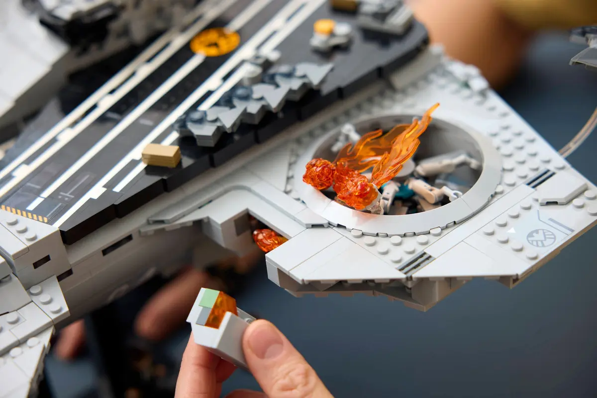 LEGO Marvel Super Heroes 76354 S.H.I.E.L.D. Helicarrier set, image 8