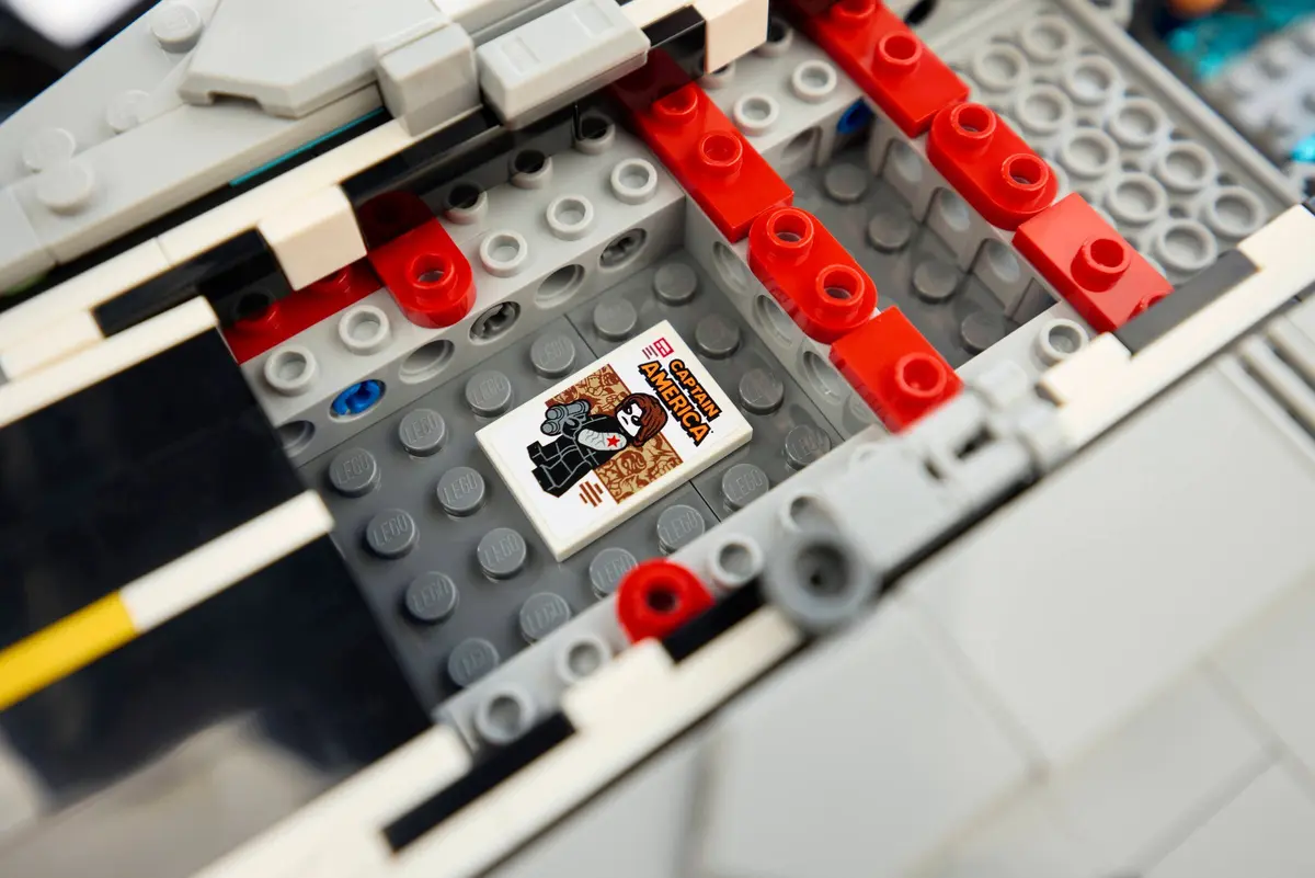 LEGO Marvel Super Heroes 76354 S.H.I.E.L.D. Helicarrier set, image 11