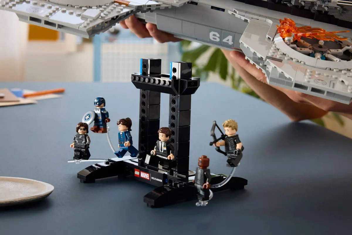 LEGO Marvel Super Heroes 76354 S.H.I.E.L.D. Helicarrier set, image 7