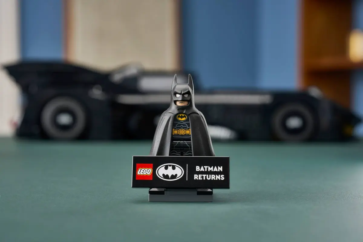 LEGO DC Comics Super Heroes 76355 Batman Returns Batmobile set, image 10