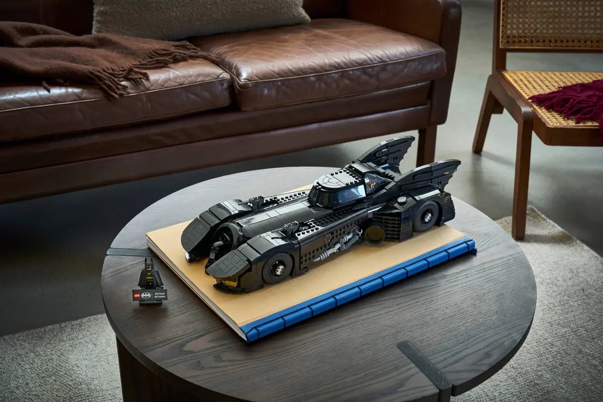 LEGO DC Comics Super Heroes 76355 Batman Returns Batmobile set, image 13