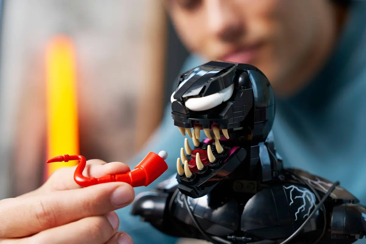 LEGO Marvel Super Heroes 76356 Venom Bust set, image 10
