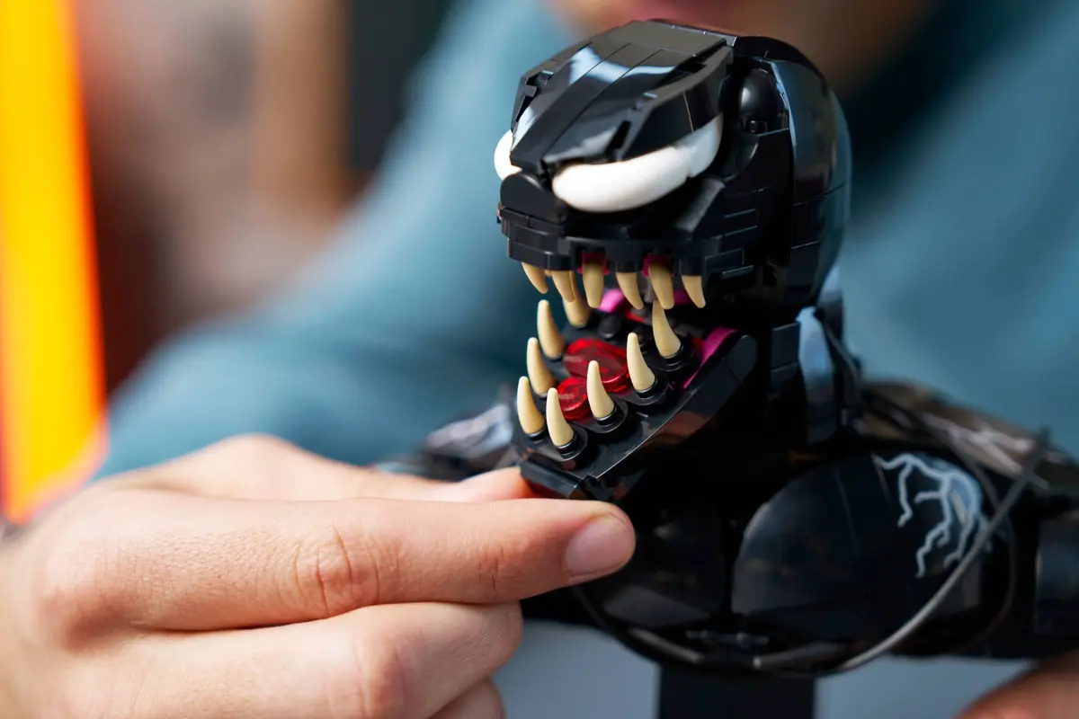 LEGO Marvel Super Heroes 76356 Venom Bust set, image 7