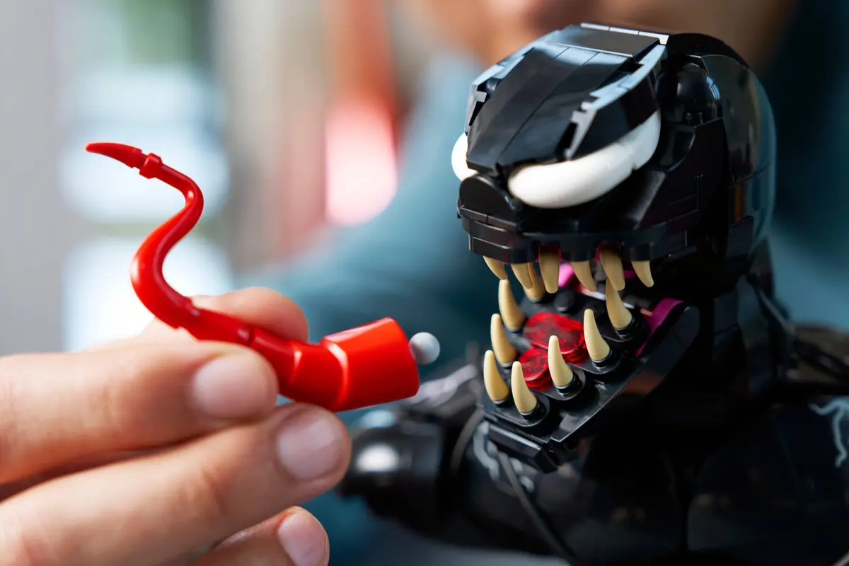 LEGO Marvel Super Heroes 76356 Venom Bust set, image 9