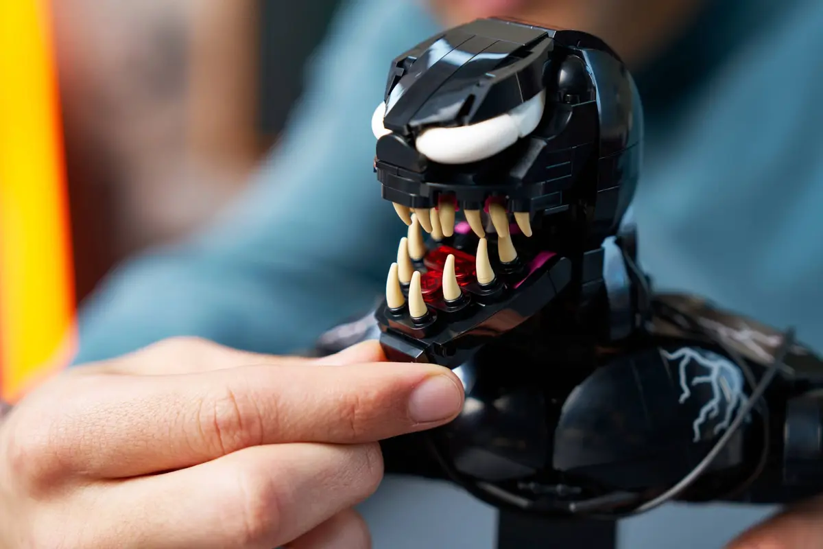 LEGO Marvel Super Heroes 76356 Venom Bust set, image 8