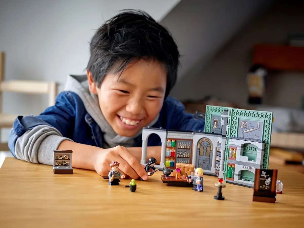 LEGO Harry Potter 76383 Hogwarts Moment: Potions Class set, image 4