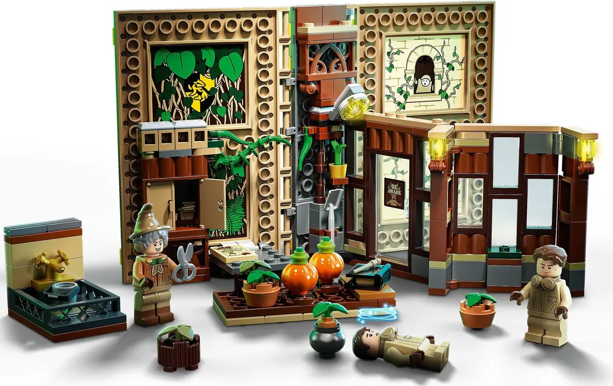 LEGO Harry Potter 76384 Hogwarts Moment: Herbology Class set, image 11