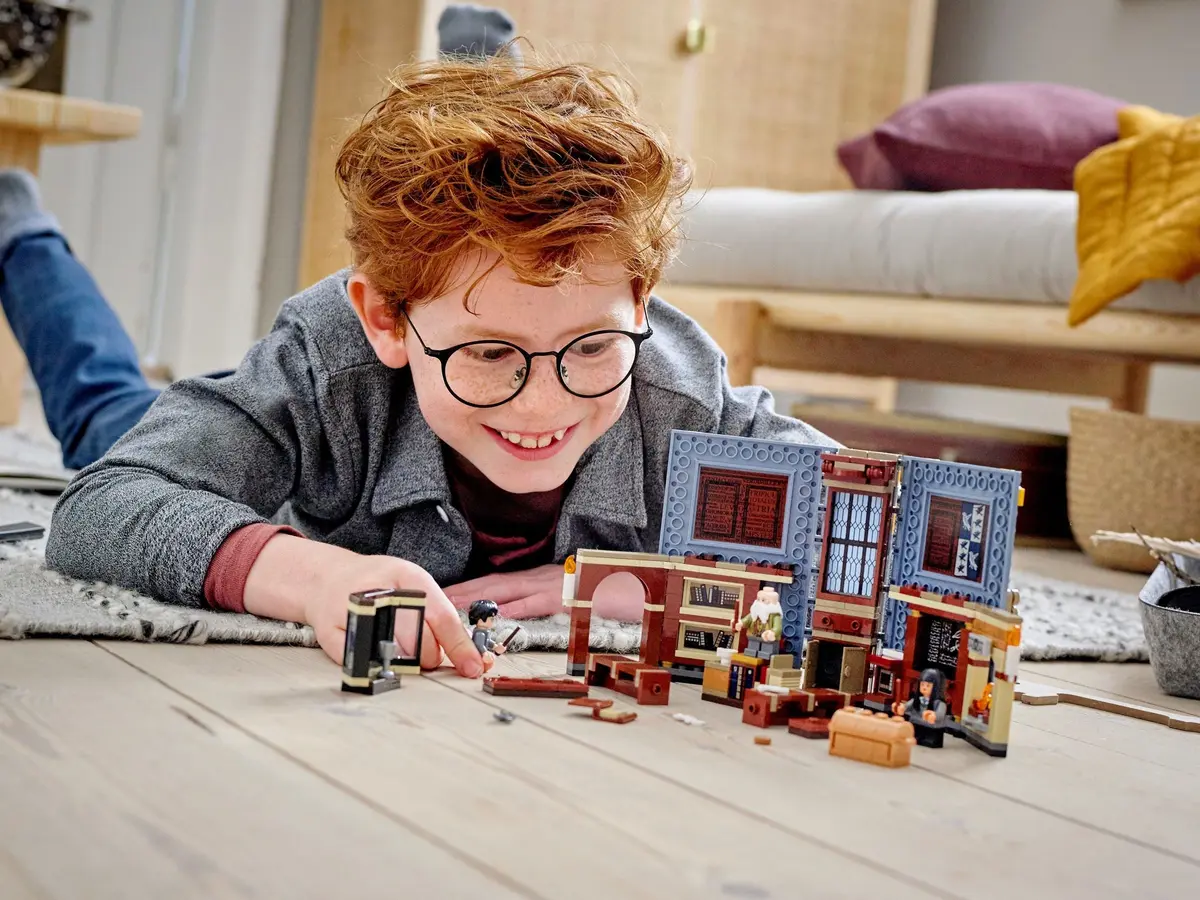 LEGO Harry Potter 76385 Hogwarts Moment: Charms Class set, image 3