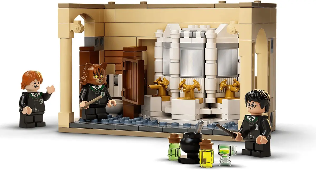 LEGO Harry Potter 76386 Hogwarts: Polyjuice Potion Mistake set, image 7