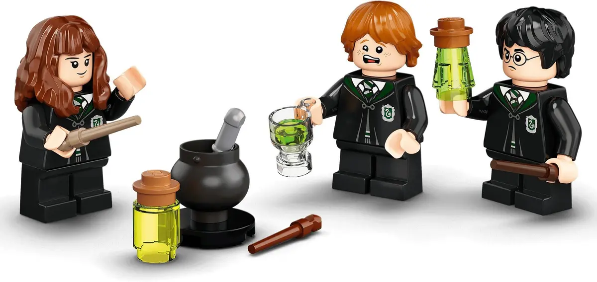 LEGO Harry Potter 76386 Hogwarts: Polyjuice Potion Mistake set, image 8
