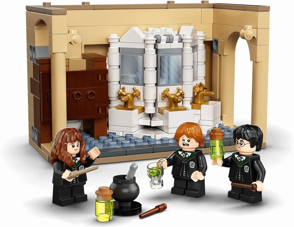 LEGO Harry Potter 76386 Hogwarts: Polyjuice Potion Mistake set, image 10