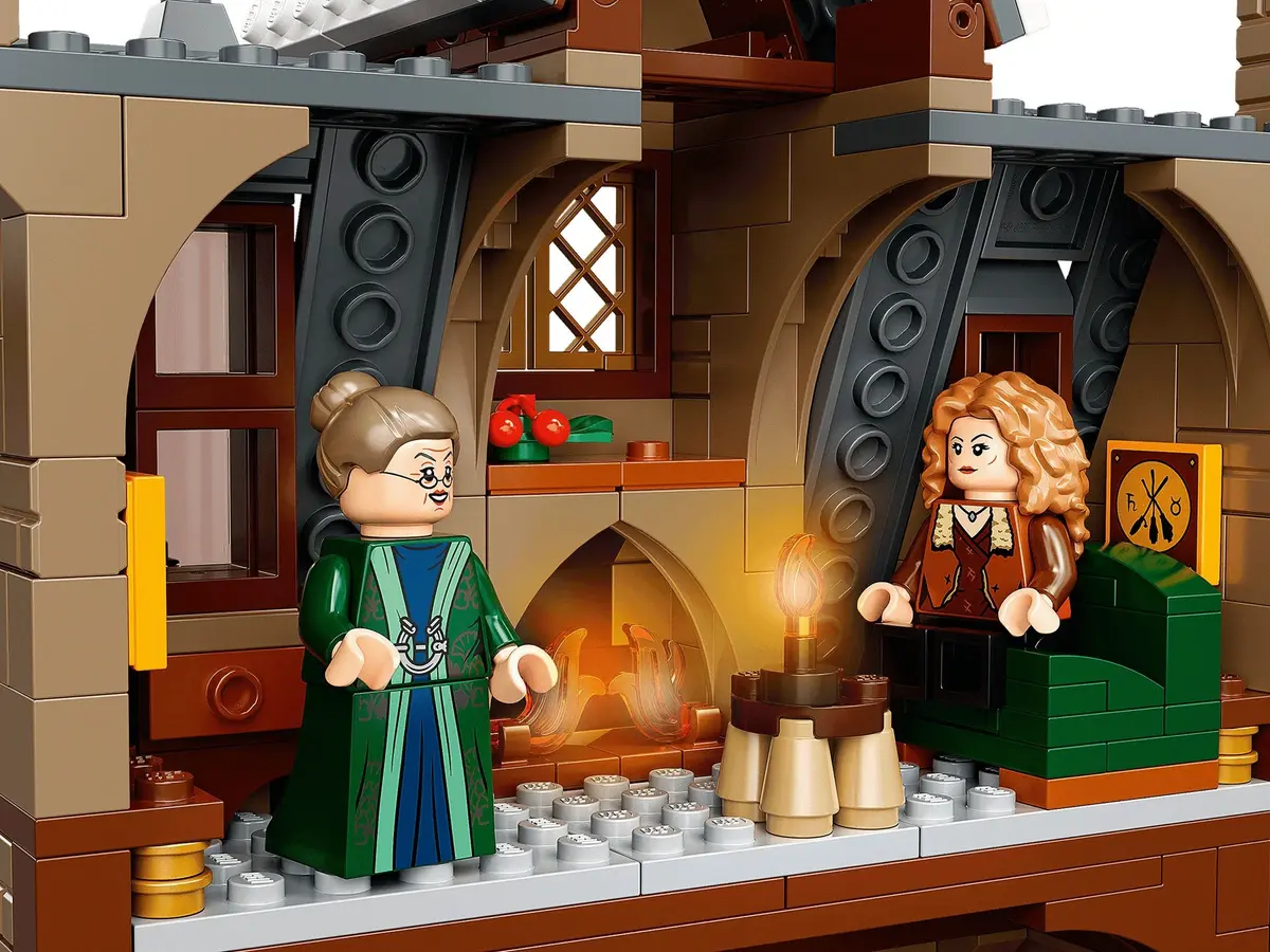 LEGO Harry Potter 76388 Hogsmeade Village Visit set, image 11