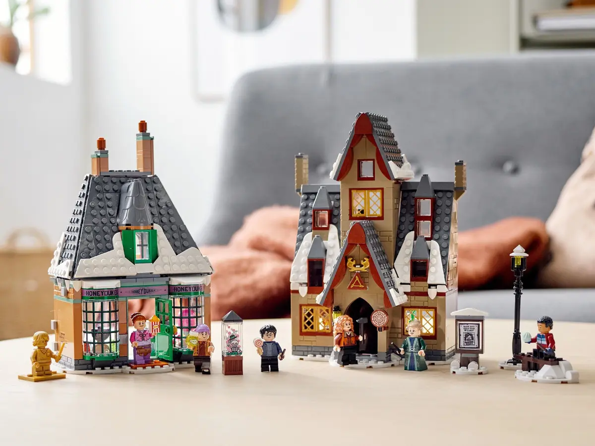 LEGO Harry Potter 76388 Hogsmeade Village Visit set, image 6
