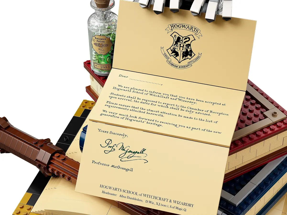 LEGO Harry Potter 76391 Hogwarts Icons - Collectors' Edition set, image 15